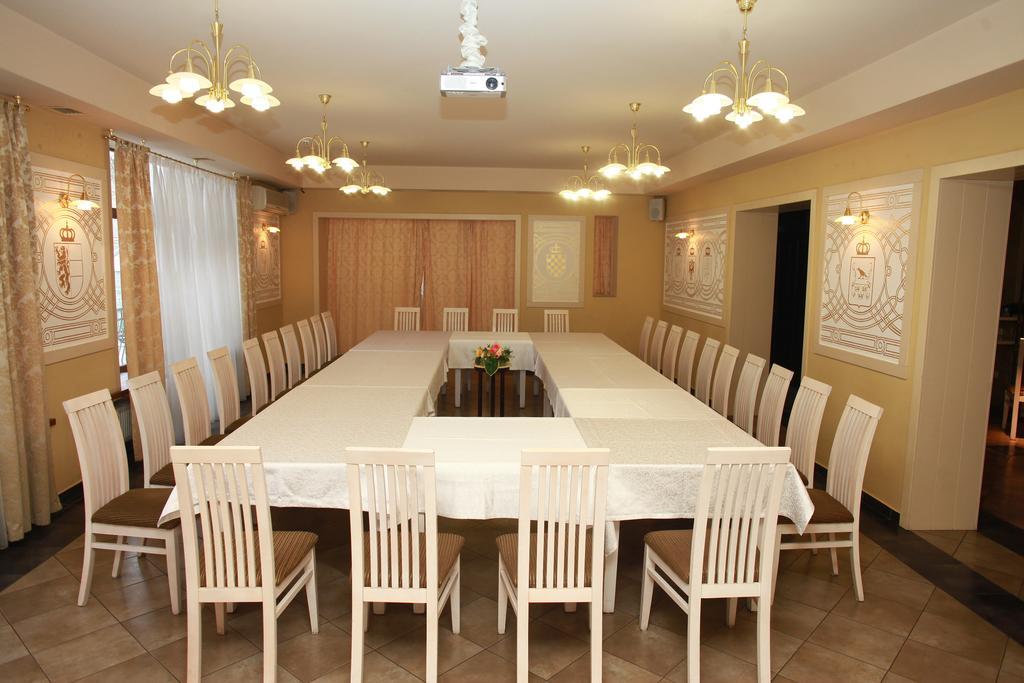 Fontush Boutique Hotel İvano-Frankivsk Dış mekan fotoğraf